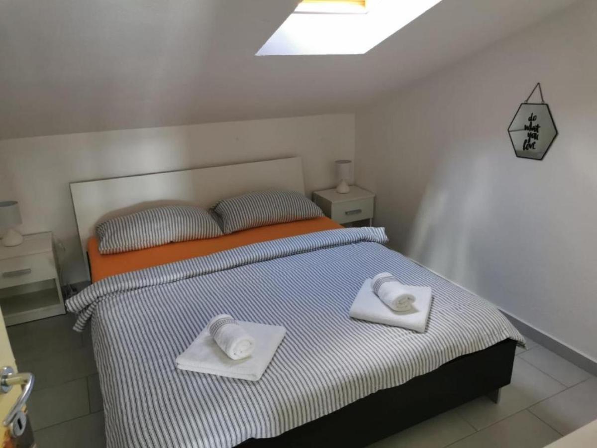 Apartman Sutalo Komarna Exterior foto